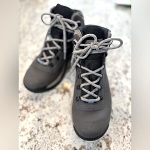 Columbia Women's Black and Gray Lace Up Boots